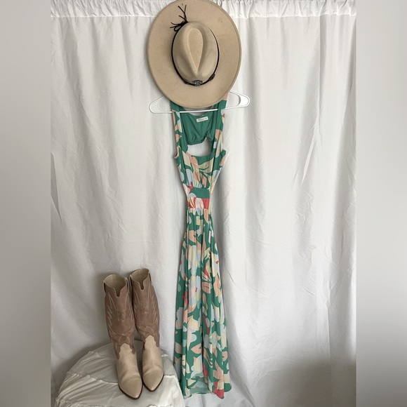 ILLA ILLA Dresses & Skirts - Summer Cut-A-Way Dress